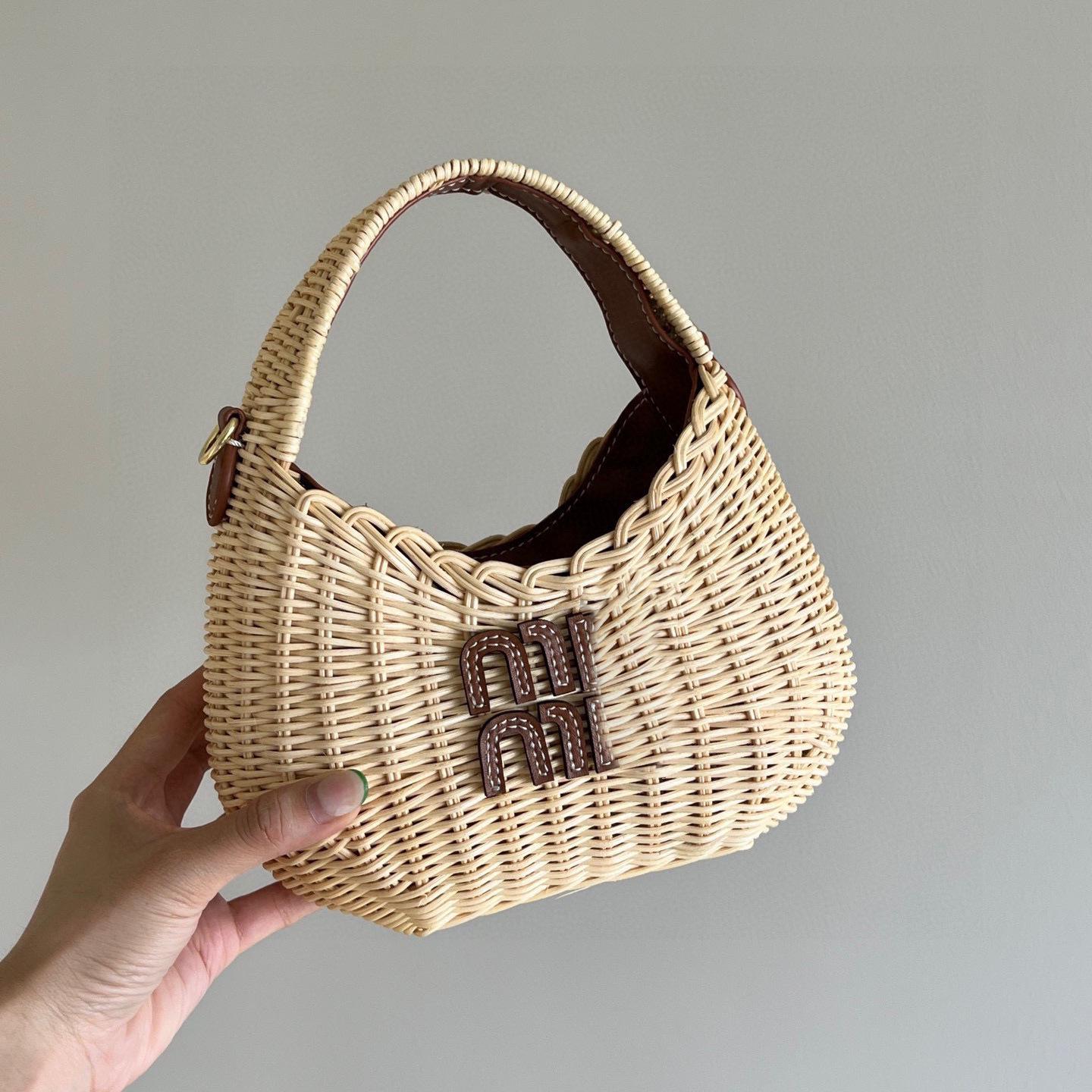 

Элегантная сумка-корзинка осень/зима - универсальный модный женский аксессуар