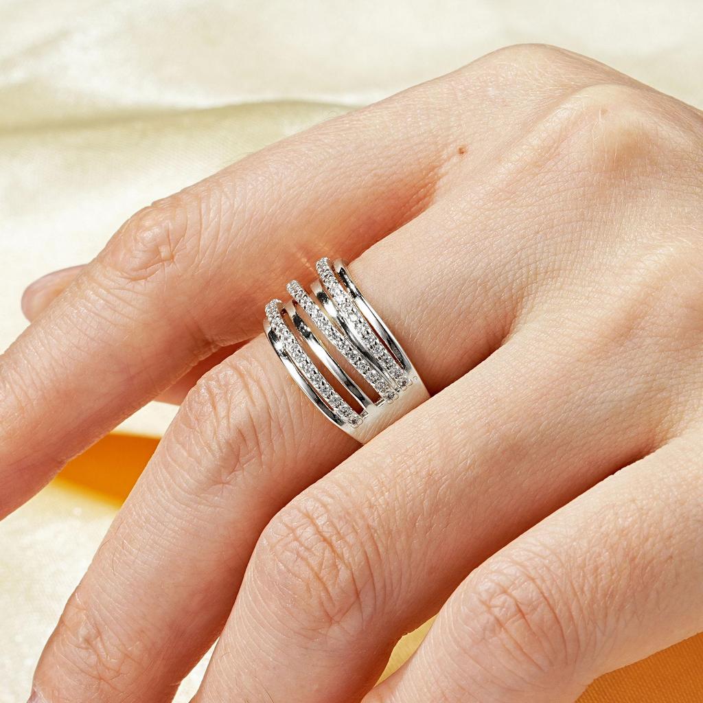 Dámský prsten s více diamanty, kulatý - Tři řady, Módní, Lehký luxus, Exkluzivní, Nejprodávanější, Niche módní doplněk.