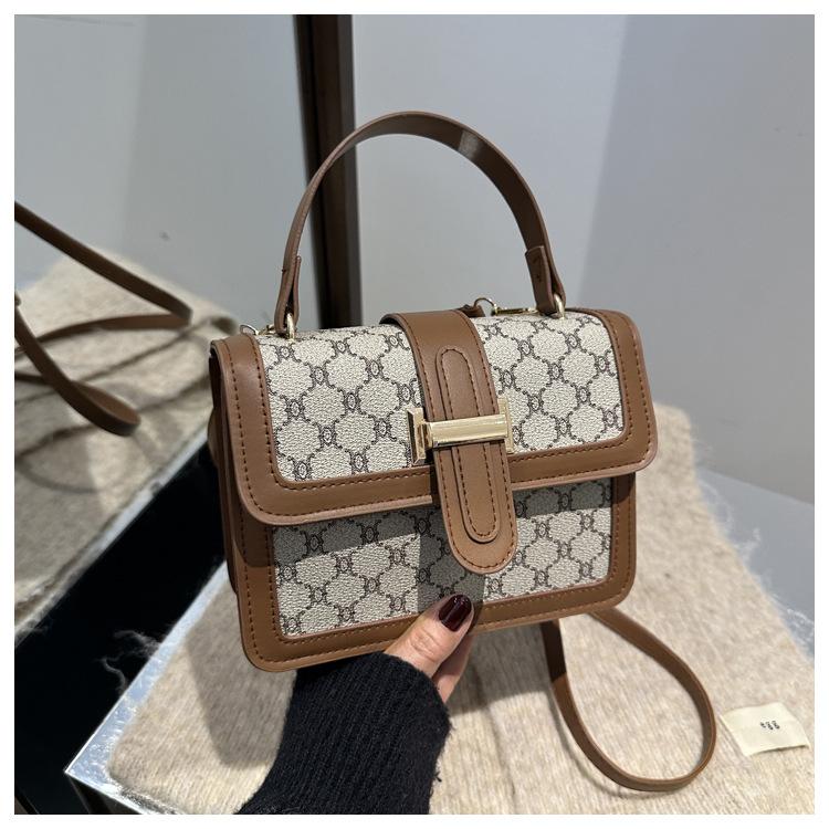 

2025 new fashion simple shoulder bag retro trend personalized printing portable commuter messenger bag women s black medium серый