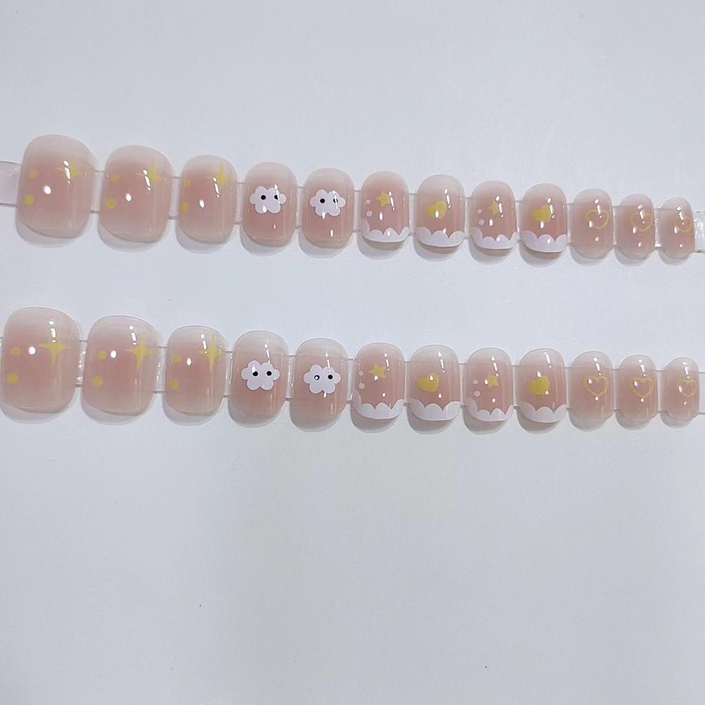 B697 Cotton Clouds Cute And Sweet Style Short Wearable Nails For Everyday Simple And Minimalist Look
