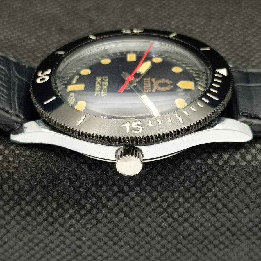 40MM REFURBISHED TITUS MOVABLE BEZEL SWISS MENS BLACK DIAL WATCH A425321-2 RL-a425321