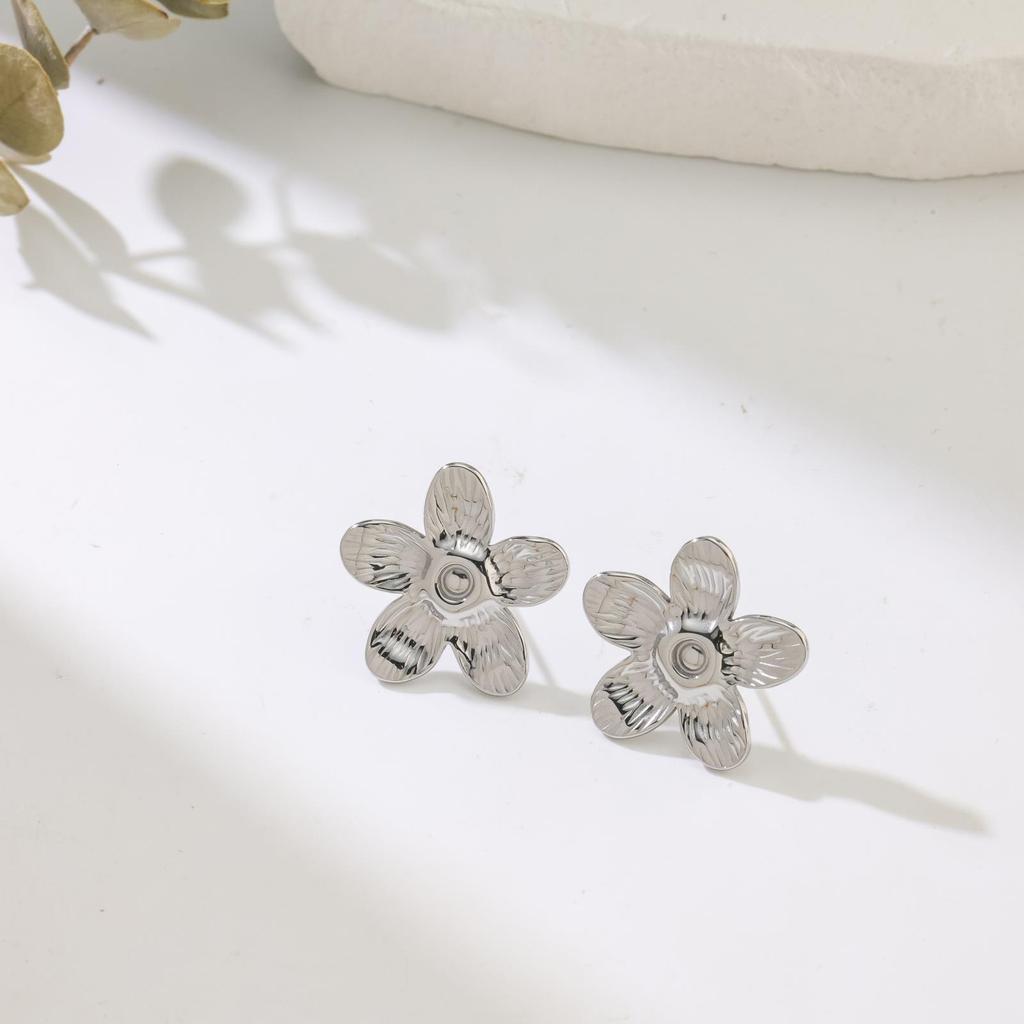 Personality Design Five-Petal Flower Stud Earrings Fashion Temperament Elegant Titanium Steel Earrings Women Do Not Fade Versatile