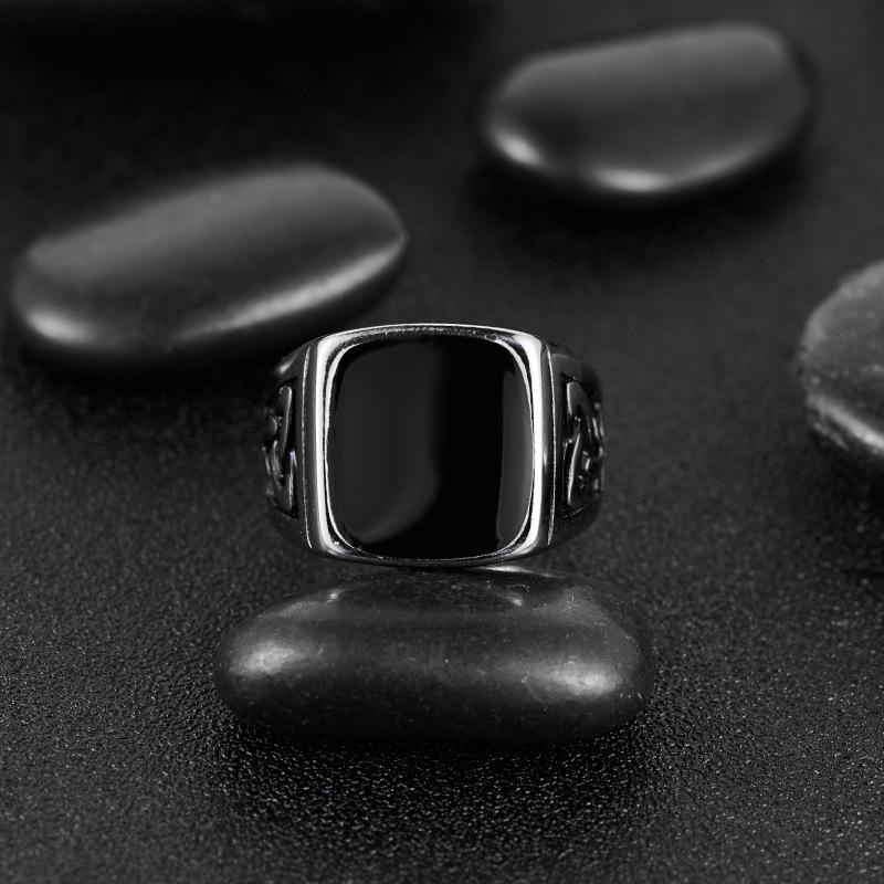 Retro Pattern Domineering Totem Dripping Oil Triangle Men's Rubber Large Ring