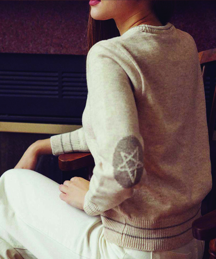 MOLLY'S MOMENT Star Patch Round Neck Knit_Ivory