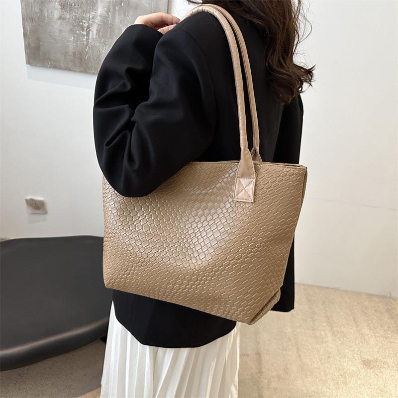 Stylish Korean Large Capacity Tote Bag For Women With Woven Texture Design Ideal For Daily Use