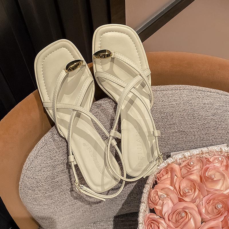 Europe and America Metal Decoration Thick with Clamping Sandals 2024 New Fashion Casual Sandal High Heels Female Summertime