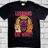 Lesben Essen Was T-Shirt, Ehrentest-Lesben Shirt, Gen Z Gag-Geschenk, LGBT Meme Shirt, Freches Dunkelhumor Shirt, Verfluchtes Meme Shirt, Dummes LGBT Meme T-Shirt