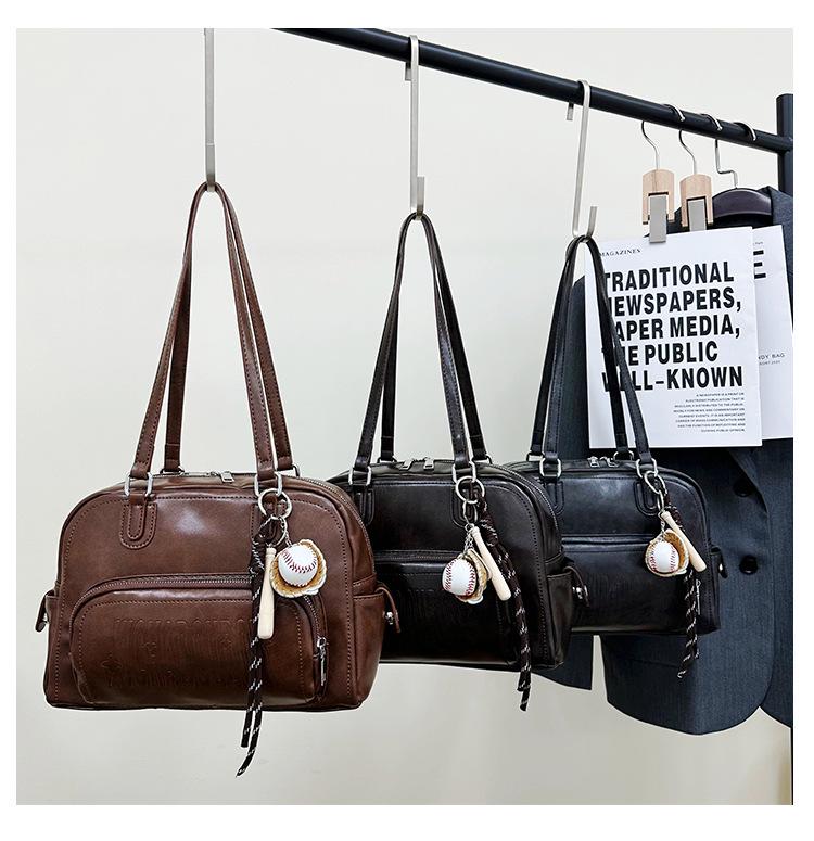 Women's Retro Y2K Underarm Bowling Bag: Large Capacity, Simple, Versatile Shoulder Handbag for Casual Commute.