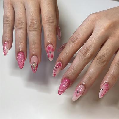 Einfacher Nagelfleck Abnehmbarer Nagel Künstlicher Nagel Dreidimensionaler Verschleißnagel Unregelmäßiger symmetrischer Nagelfleckbohrer