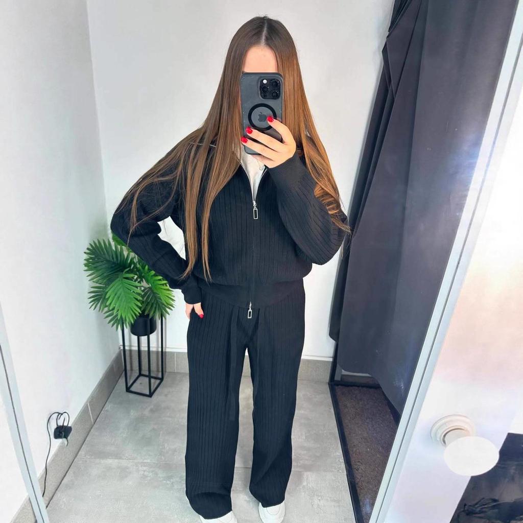 Herbstmode 2025: Vielseitiges Strickpullover-Cardigan- und Langhosen-Set für Damen