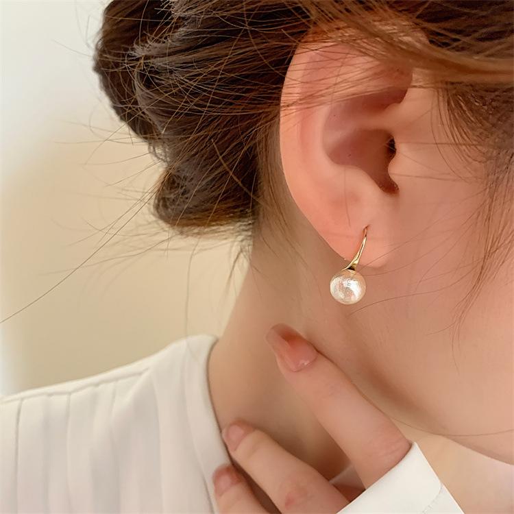 Xinjiang Cotton Pearl Ear Hook French Retro Cream Cotton Pearl Earrings Femininity Ear Hook