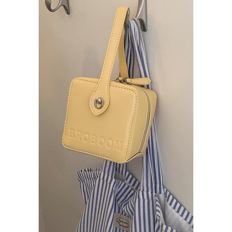 Niche Texture Portable Box Bag Women's 2025 New Fashion Small Square Bag Versatile Messenger Cosmetic Bag Mouth Red Envelope