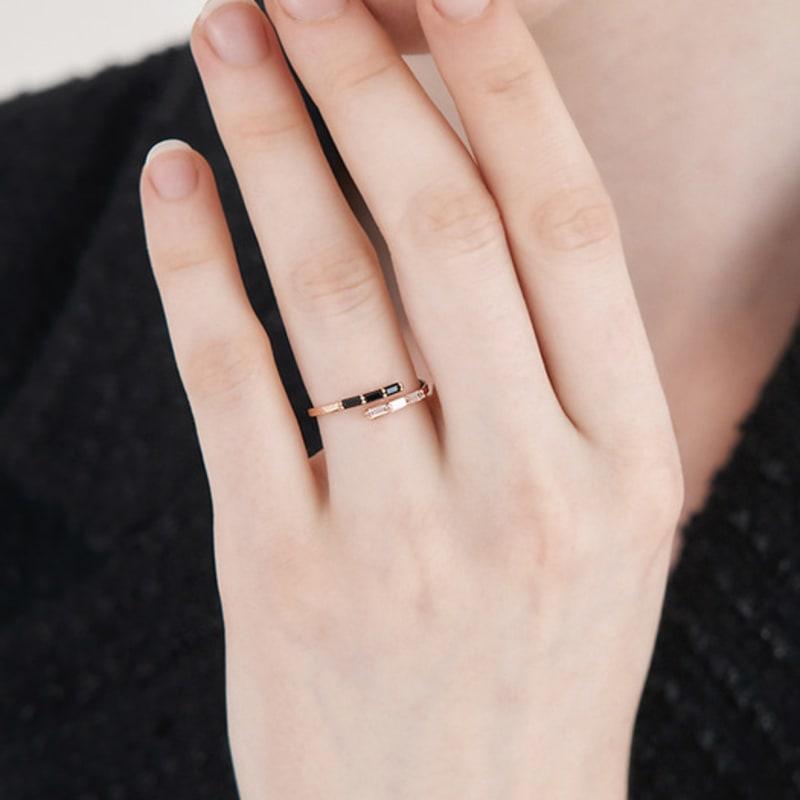 ELLE Jewelry Black and White Open Ring ELBRWR145