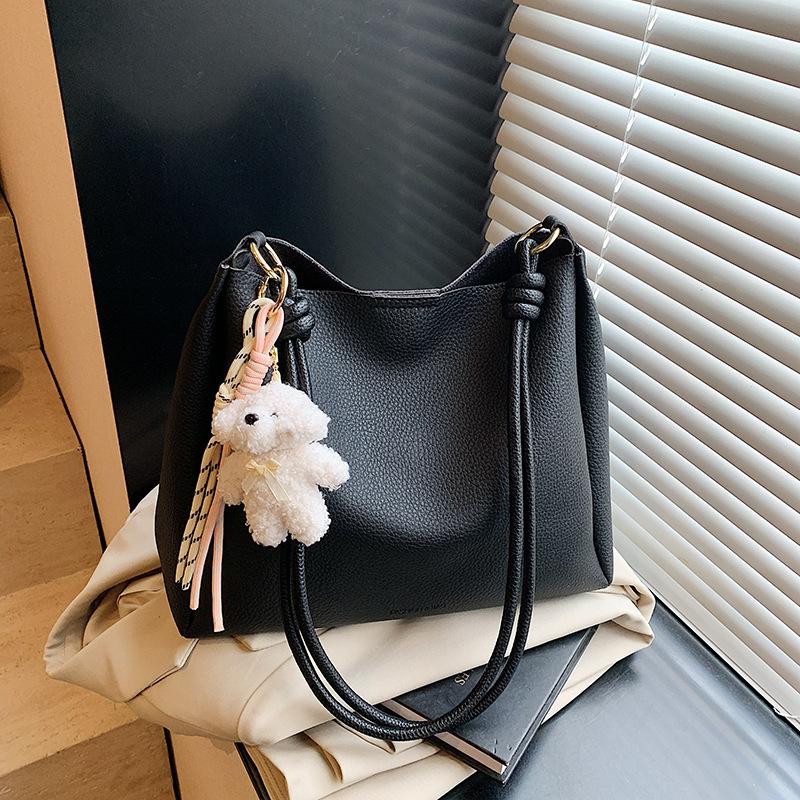 

Bag Women s Trend Fashion Bucket Bag Spring New Simple Casual Shoulder Bag Premium Sense чорний