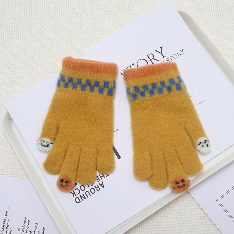 

Winter Warm Cartoon Plaid Gloves for Kids - Five-Finger, Thickened, Cold-Proof, Smiley Design for Boys and Girls One Size жёлтый