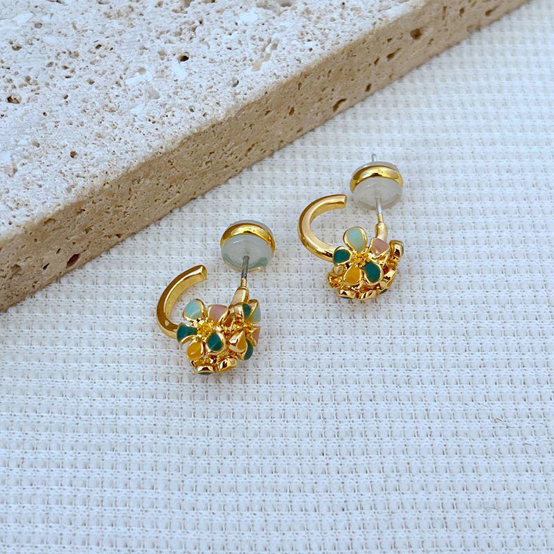 

Красочные эмалевые серьги-пусеты с цветочным узором из металла