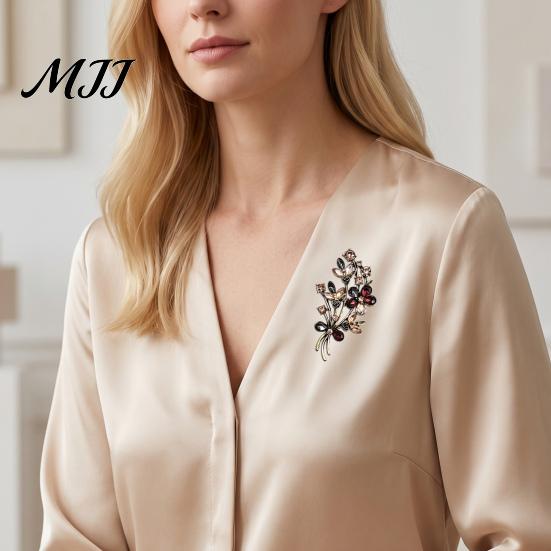 Wreath Lapel Pin Vintage Flower Brooch Pin, Floral with Colorful Daily Wear Jewelry Rhinestones, Accessory for Clothing Dress Coat Bags Scarves