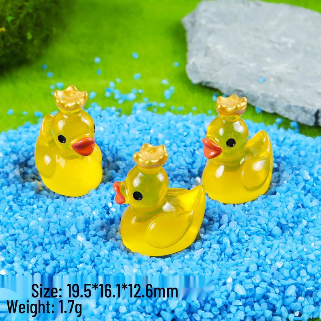Luminous Cartoon Duck Keychain Pendant - Creative Resin Street Figurine Mini Accessory