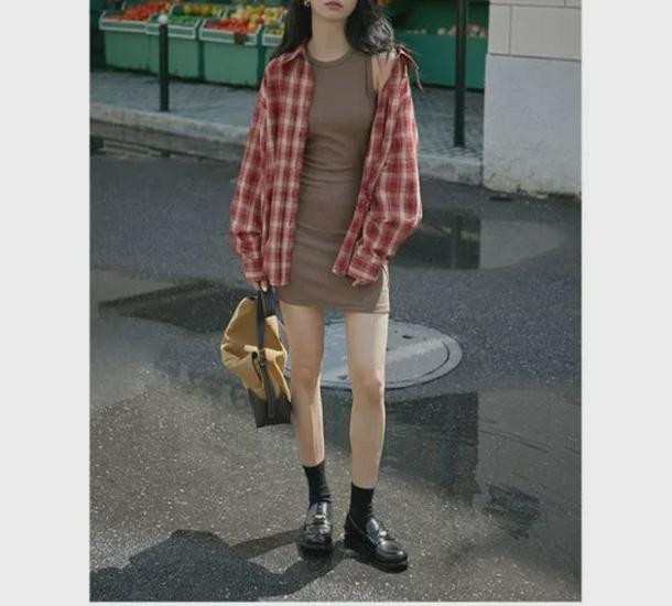 2024 Spring/Summer Red Plaid Women's Slim-Fit Loose Long Shirt