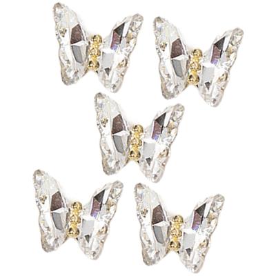 Nail art – Strass e decorazioni per unghie