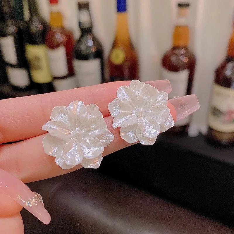 Korean New White Flowers Stud Earrings for Women Fashion Personality Design Bijoux Wedding Birthday Gift Jewelry Wholesale