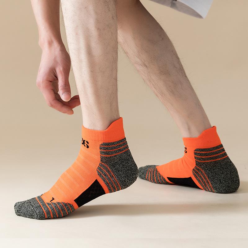 Copper Fiber Antibacterial Running Socks - Moisture-Absorbing, Wear-Resistant, Short-Tube Men's Sports Socks for All Seasons.