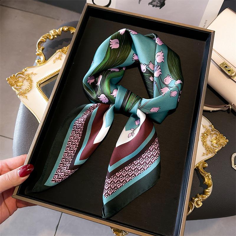 2025 New Fashion 70X70cm Printed Women's Scarf Pashmina Silk Scarf Square Shawl Decorative Headband Neck Luxury Design Bandana