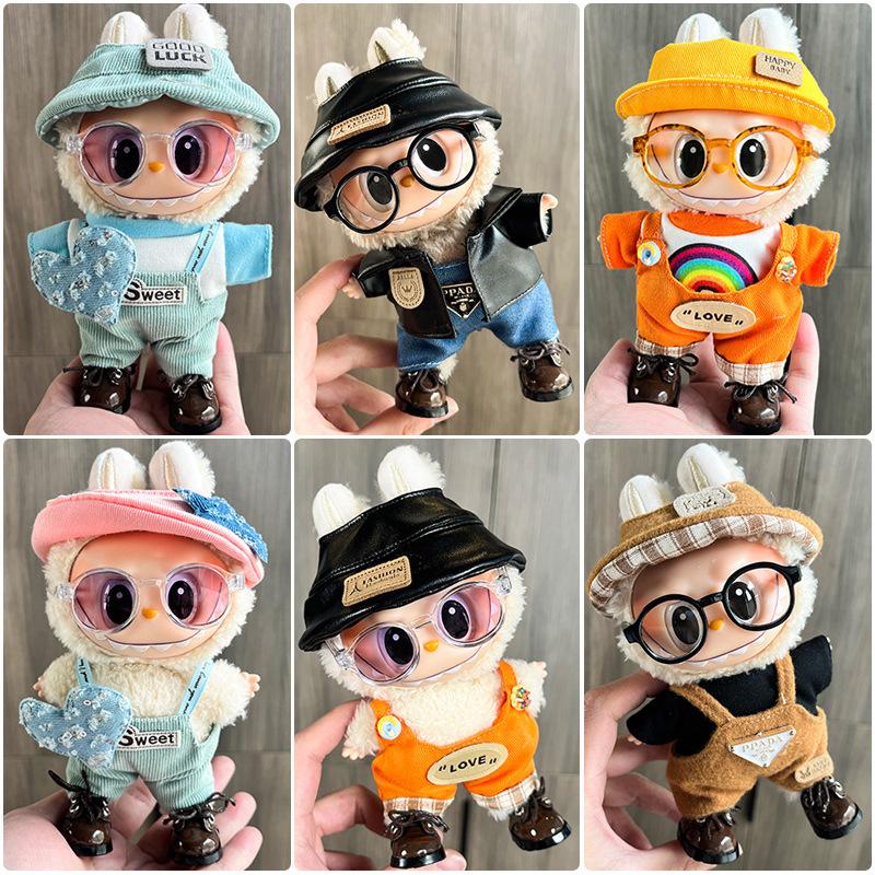 Der 17 cm Labubu-Anhänger der ersten und zweiten Generation, das niedliche Babykleid Labubu Blind Box, ist ein Kindergeschenkset, das getragen werden kann.