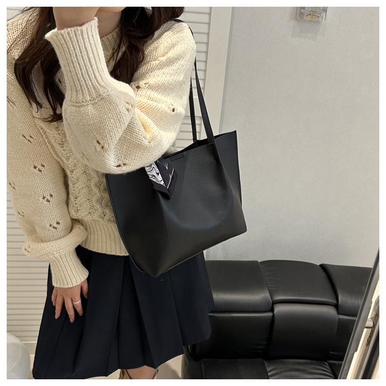 2025 Retro Fashion Large-Capacity Women's Shoulder Tote Bag