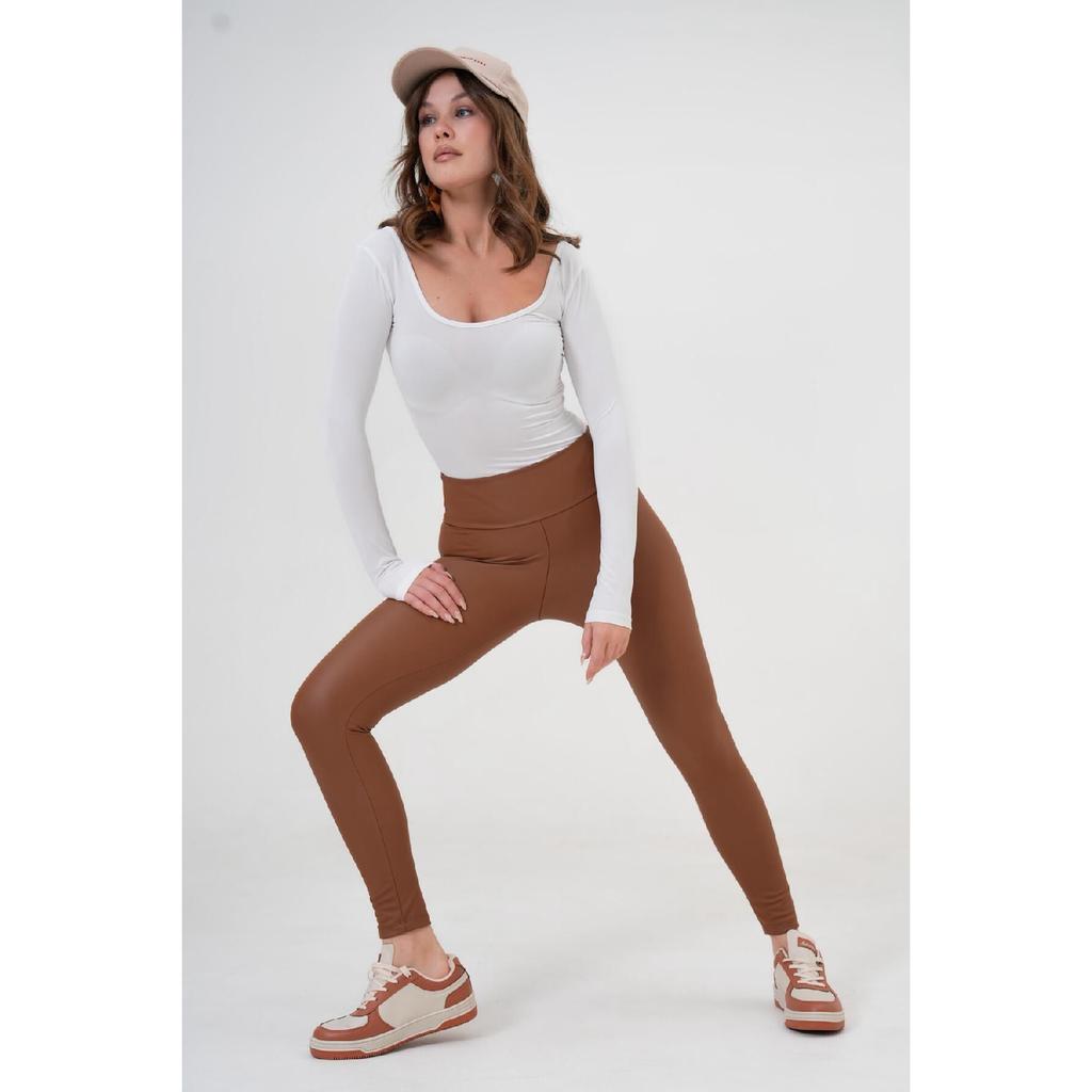 Schwarze Leggings aus mattem Lycra-Leder mit breitem Gürtel, 26269/1209