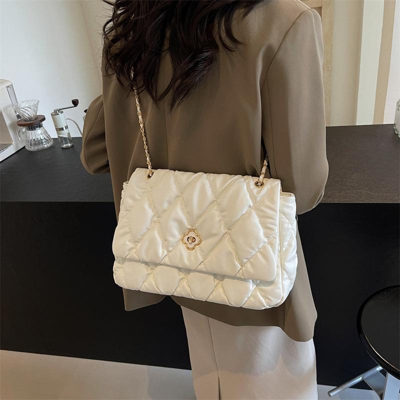 

Premium diamond chain underarm bag new Korean version trendy versatile commuter bag shoulder bag niche oblique span bag