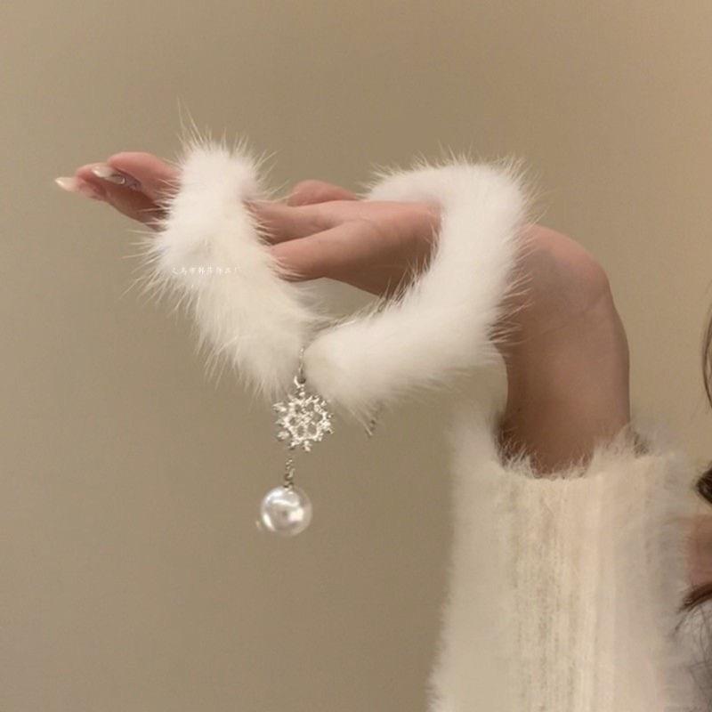The Missing Princess - Winter Atmosphere- Soft and Delicate Snowflake Zircon Necklace for Women with Elegant Luxury Christmas Collar Chain Trend