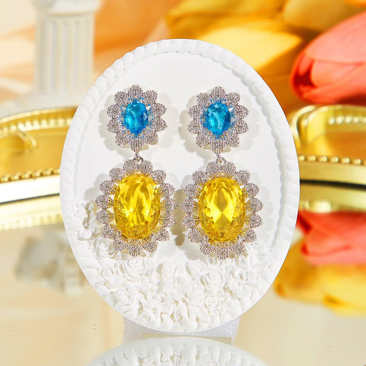 

2026 Fashion Creativity Blooming Sun Flower Micro-inlaid Color Matching Earrings Lady Temperament Versatile Leaf Petal Earrings срібний