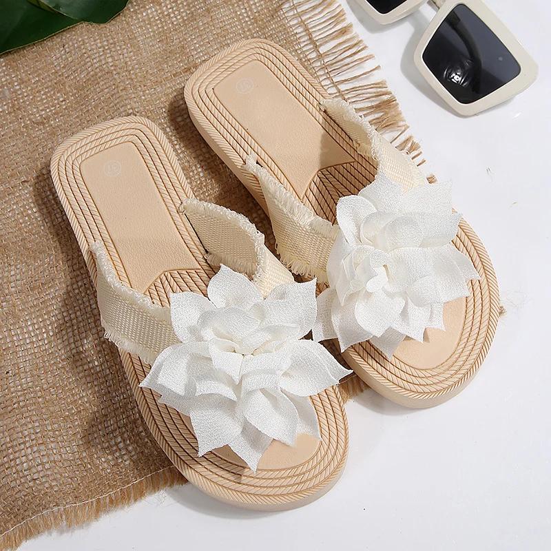 Fashion Flower Decor Beach Flip Flops for Women Summer 2025 Lightweight Anti Slip Outdoor Slippers Woman Fashion Clip Toe Flat Sandals