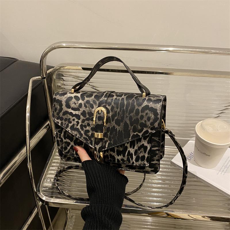 Leopard print autumn and winter new personalized fashion foreign versatile messenger bag women commute to work casual simple shoulder bag