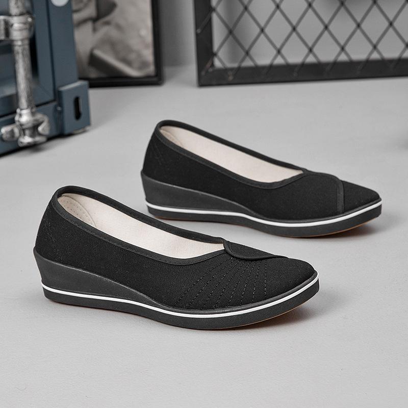 Fashion Women's Work Shoes with a Flat Heel and a Wedge Heel for Nurses