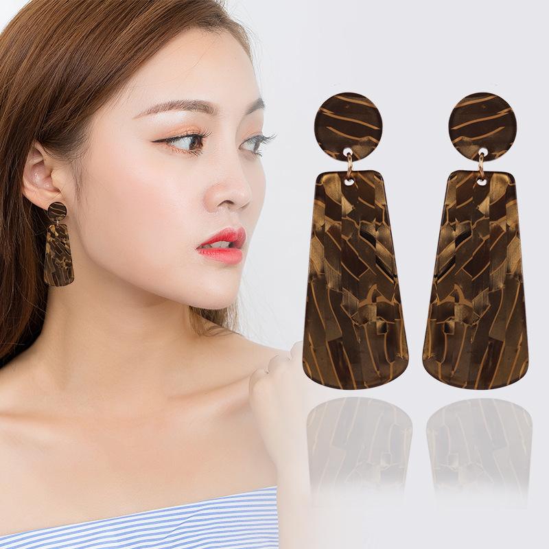 Suijue Jewelry Dongdaemun Earrings, Acrylic, Geometric Shell Pattern Earrings Women
