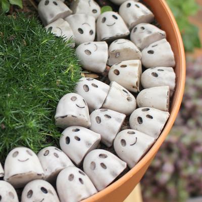20pcs Halloween Mini Ghost Ornaments Spooky Resin Ghost Wear-Resistance Resin Statue for Garden Flower Pot Yard Patio Decoration