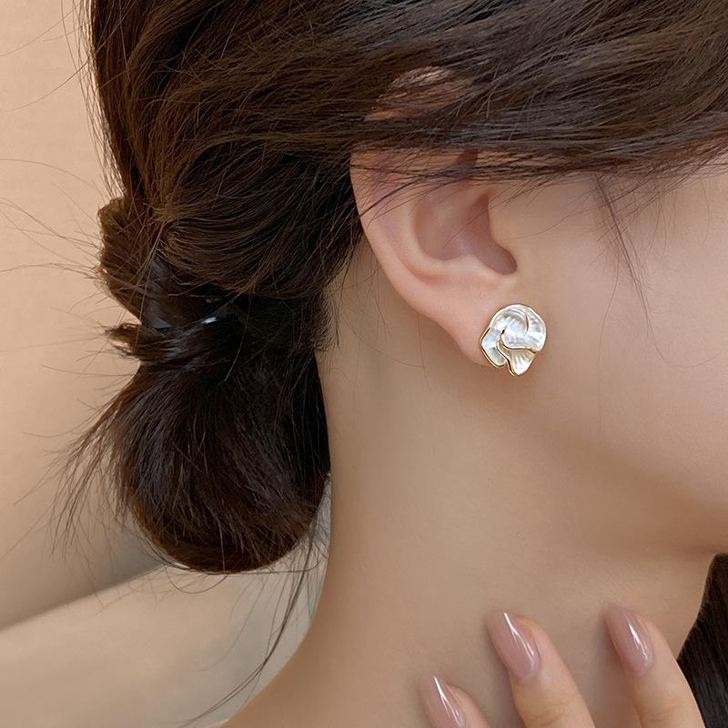 White Enamel Flower Stud Earrings for Women Folded Unique Design Multi-layers Floral Female Small Earrings New Brincos