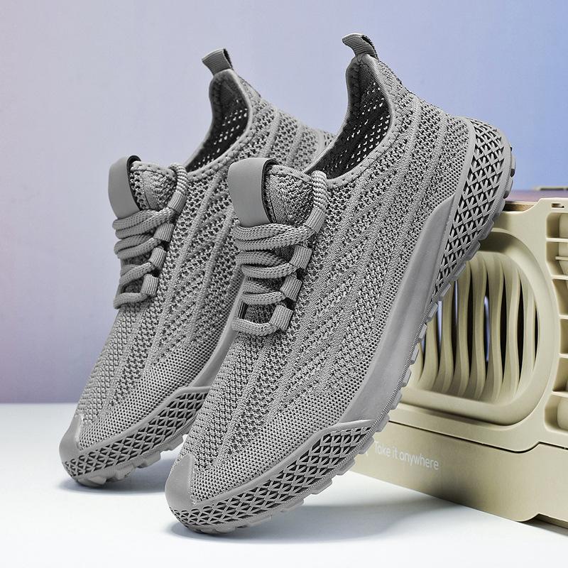 New lightweight soft-soled men's mesh fly-woven shoes outdoor summer breathable sports shoes student comfortable wear-resistant casual shoes