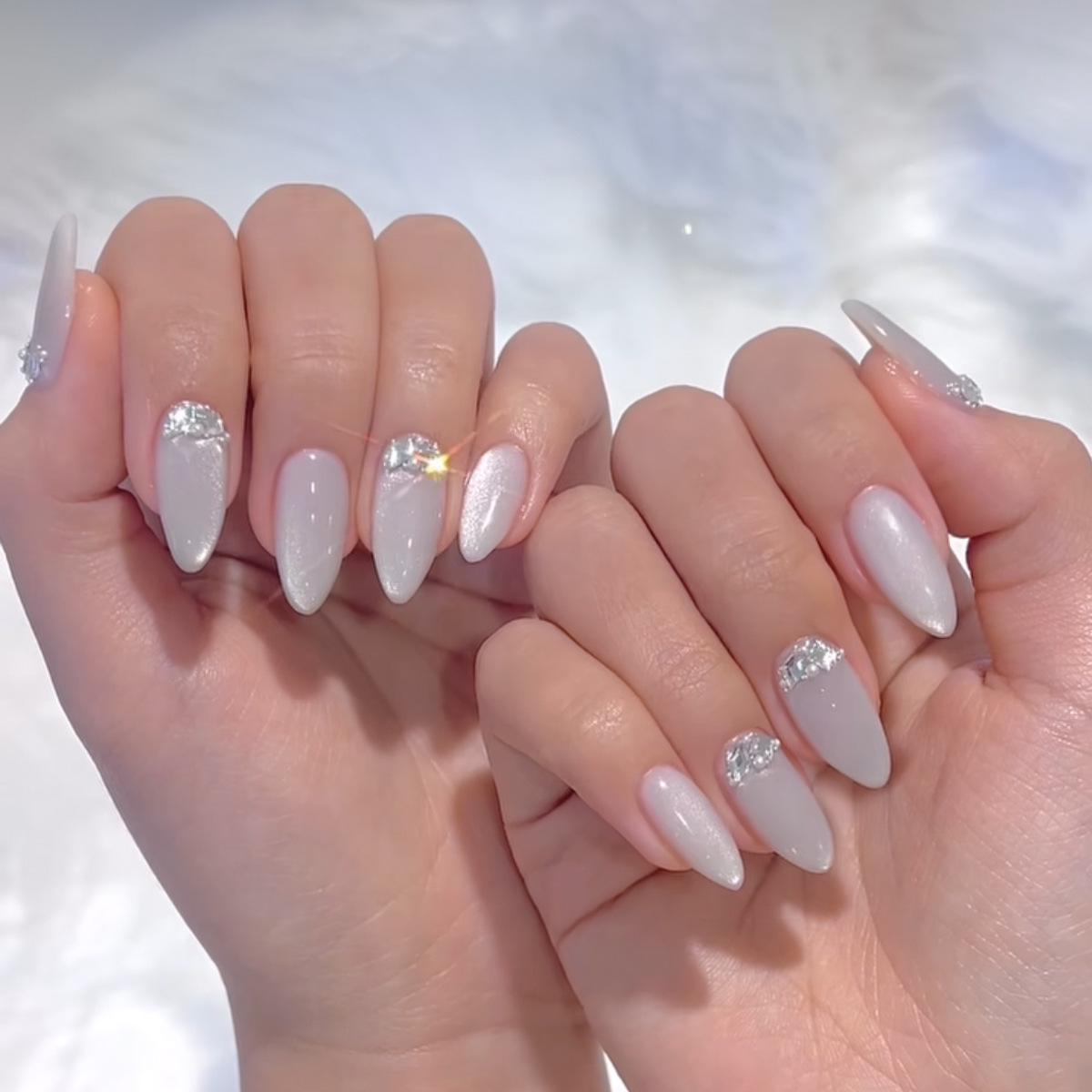 

Новый носимый набор ногтей с белым глиттером «кошачий глаз» - 24 штуки Glue Type