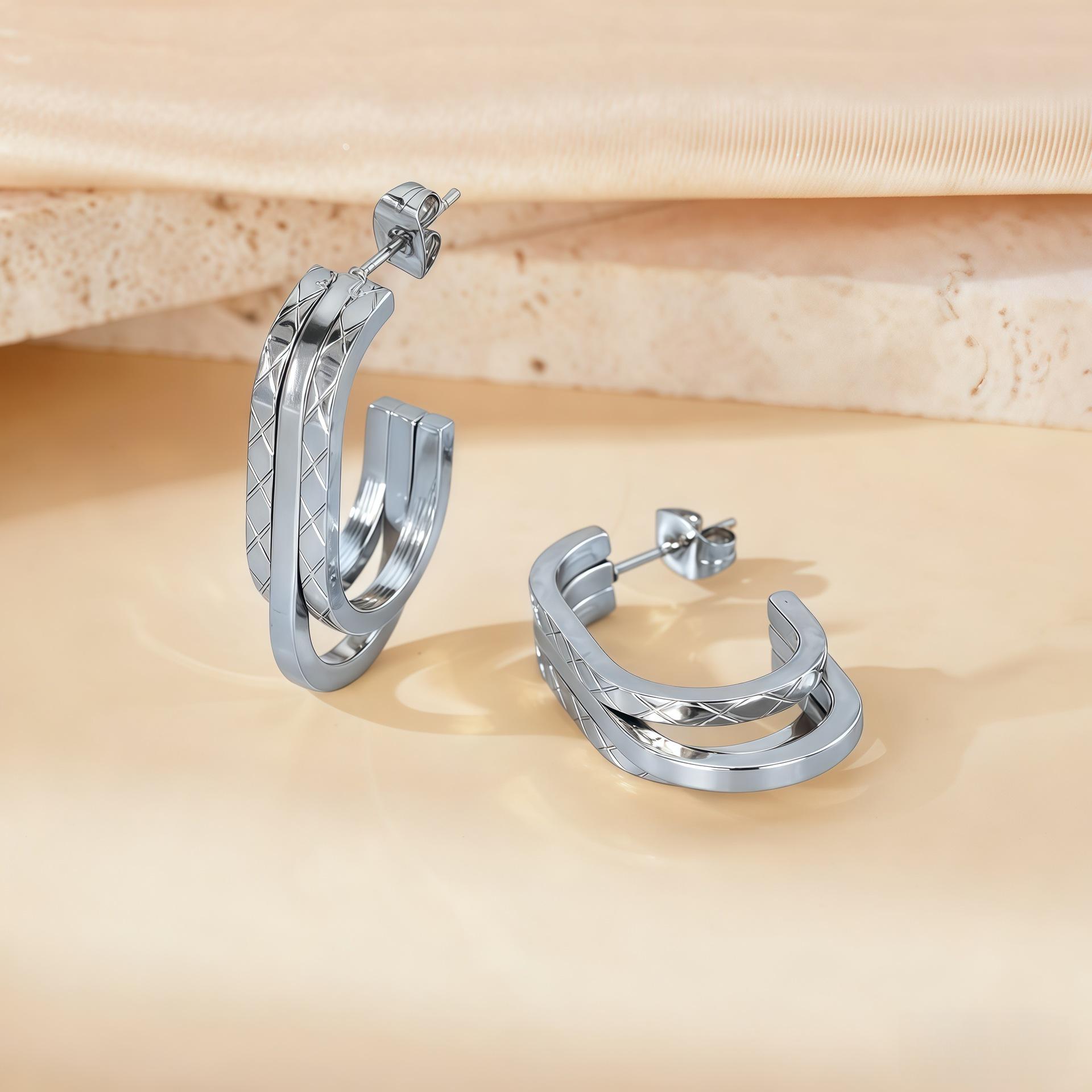 

2025 Геометрические многослойные серьги из титановой стали - Роскошный модный дизайн для женщин