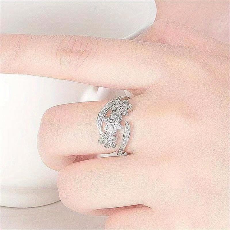 Women's Luxury Geometric Elegance Flower Ring Wedding Engagement Party Jewelry Accessories