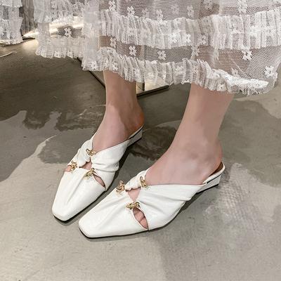 Vierkante Neus Lage Opening Uitgesneden Geplooid Temperament Metalen Slippers Zomer Nieuwe Baotou Geplooide Lage Hak Schoenen