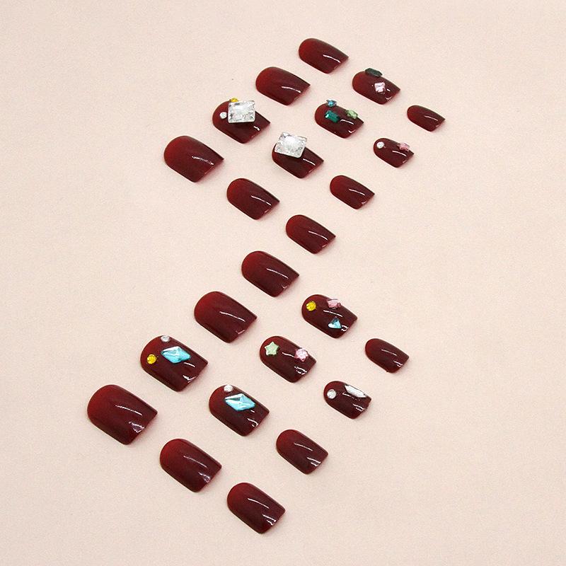 Outono mostra Baijiu vermelho brilhante amor estrelas diamante unhas postiças estilo europeu e americano vestindo nail art