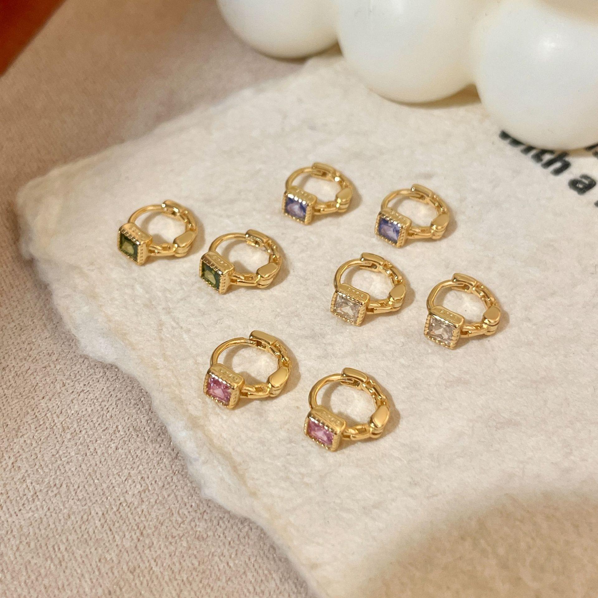 

Luxury 18K Gold Plated 925 Silver Cushion Cut CZ Huggie Hoop Earrings, Dainty Colorful Zircon Mini Earrings, Fashion Jewelry white zircon золотой