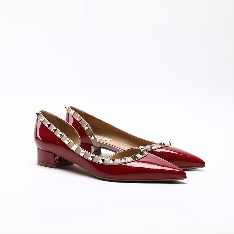 New nude patent leather side empty rivets pointed thick heel shoes shallow mouth willow nail single shoes middle heel shoes children's trendy shoes