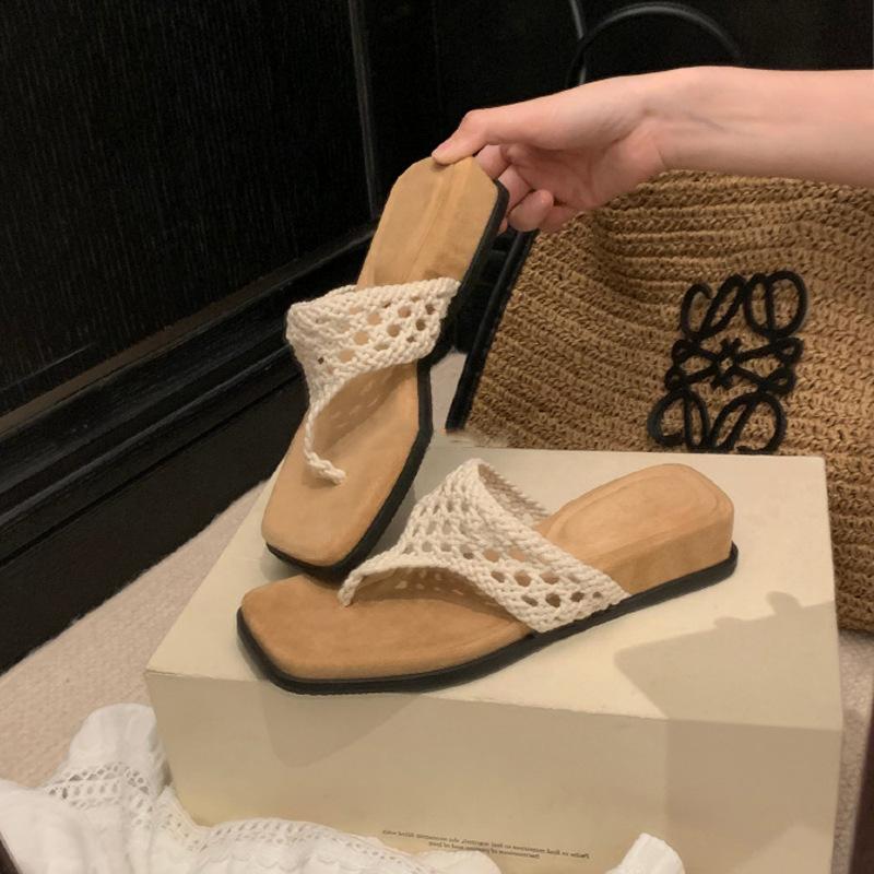 

Маленький человек~ праздничный ветер полые крючком шлепанцы с квадратным носком сандалии женские летние дышащие нишевые крутые тапочки 35