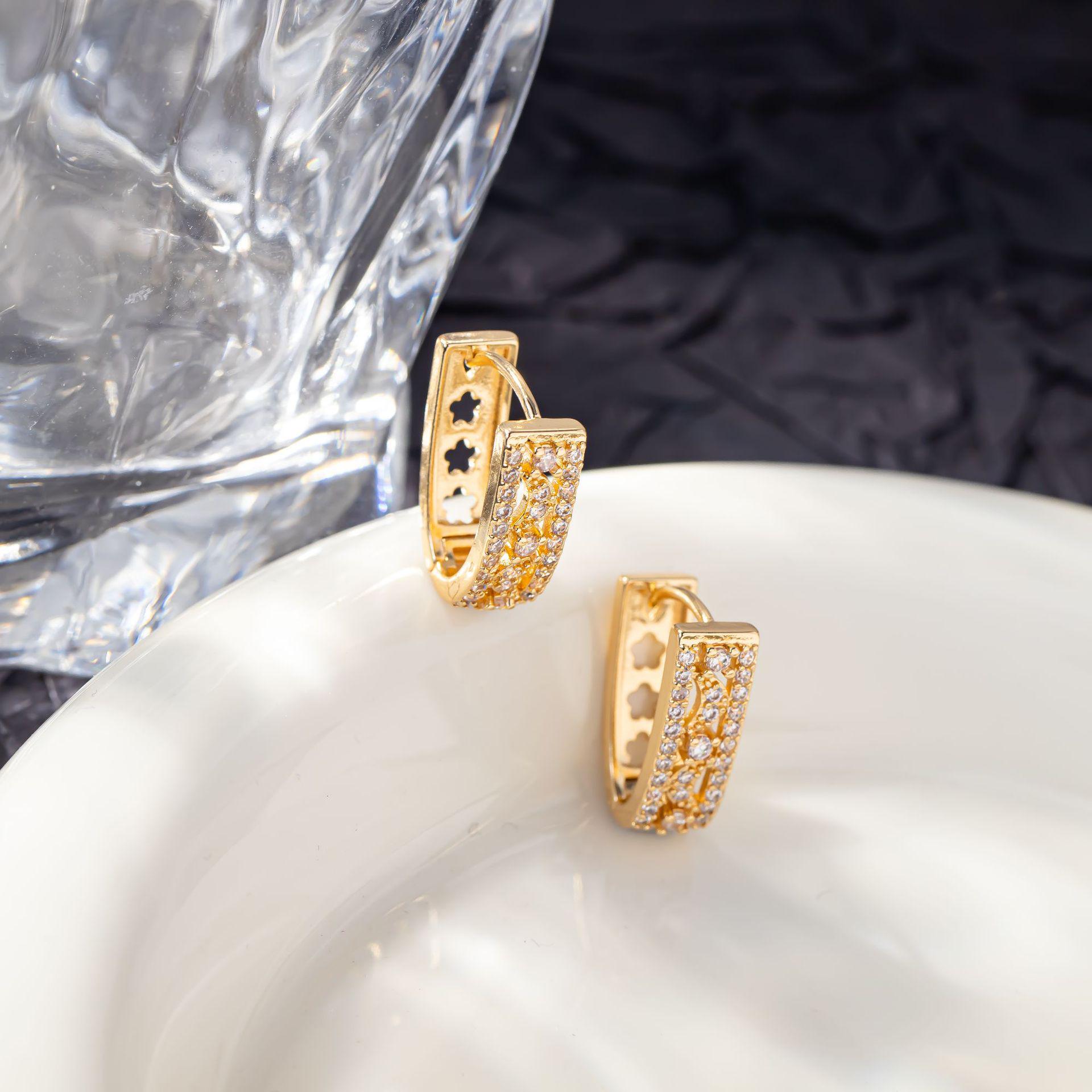 Unisex Retro Flower Hollow Zircon Moon Earrings