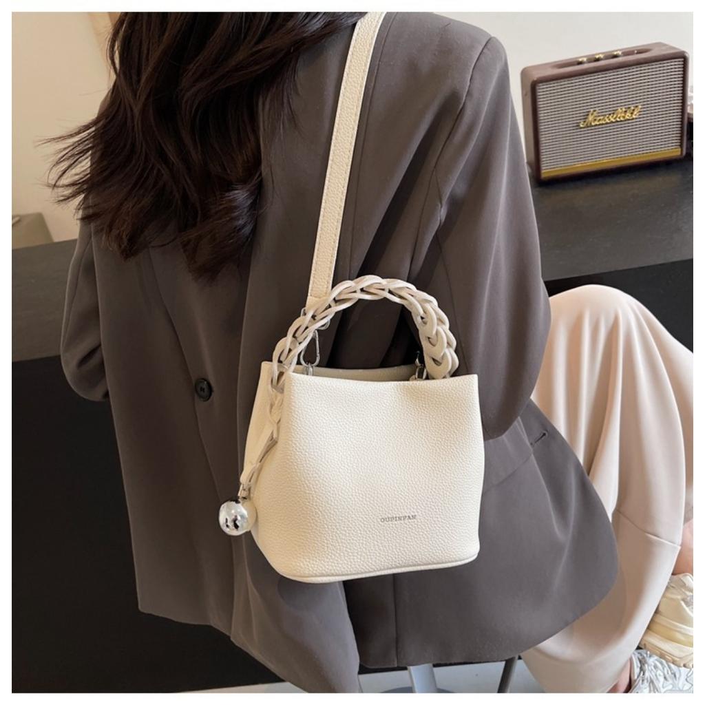Ladies' Elegant Woven Bucket Bag Crossbody Bag - Detachable Shoulder Strap, Magnetic Buckle Design, Large Capacity Handbag